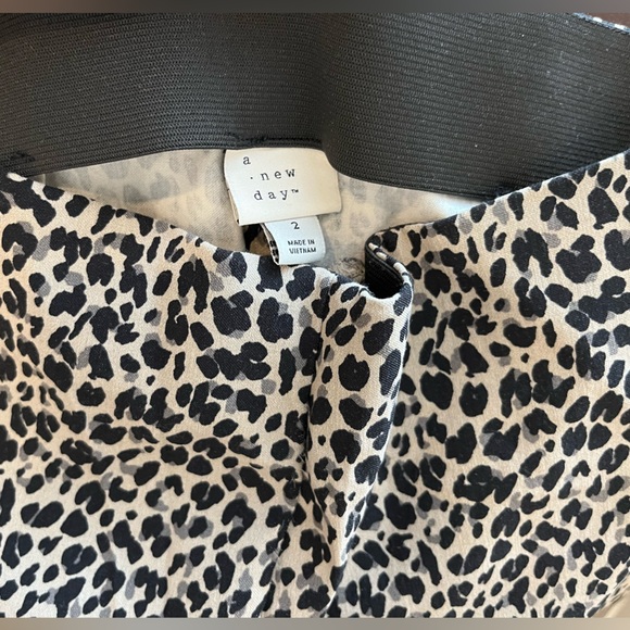 Leopard pants, a new day, size 2 - Picture 4 of 4